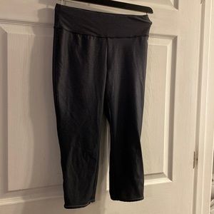 Grey below the knee workout tights in a small (4-6)